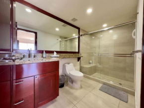 Jolla Excellence 2bd 2b Pool & Beach